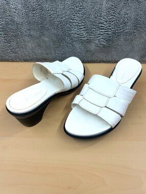 Vintage Nine & Co. White Leather‎ Slide Heels